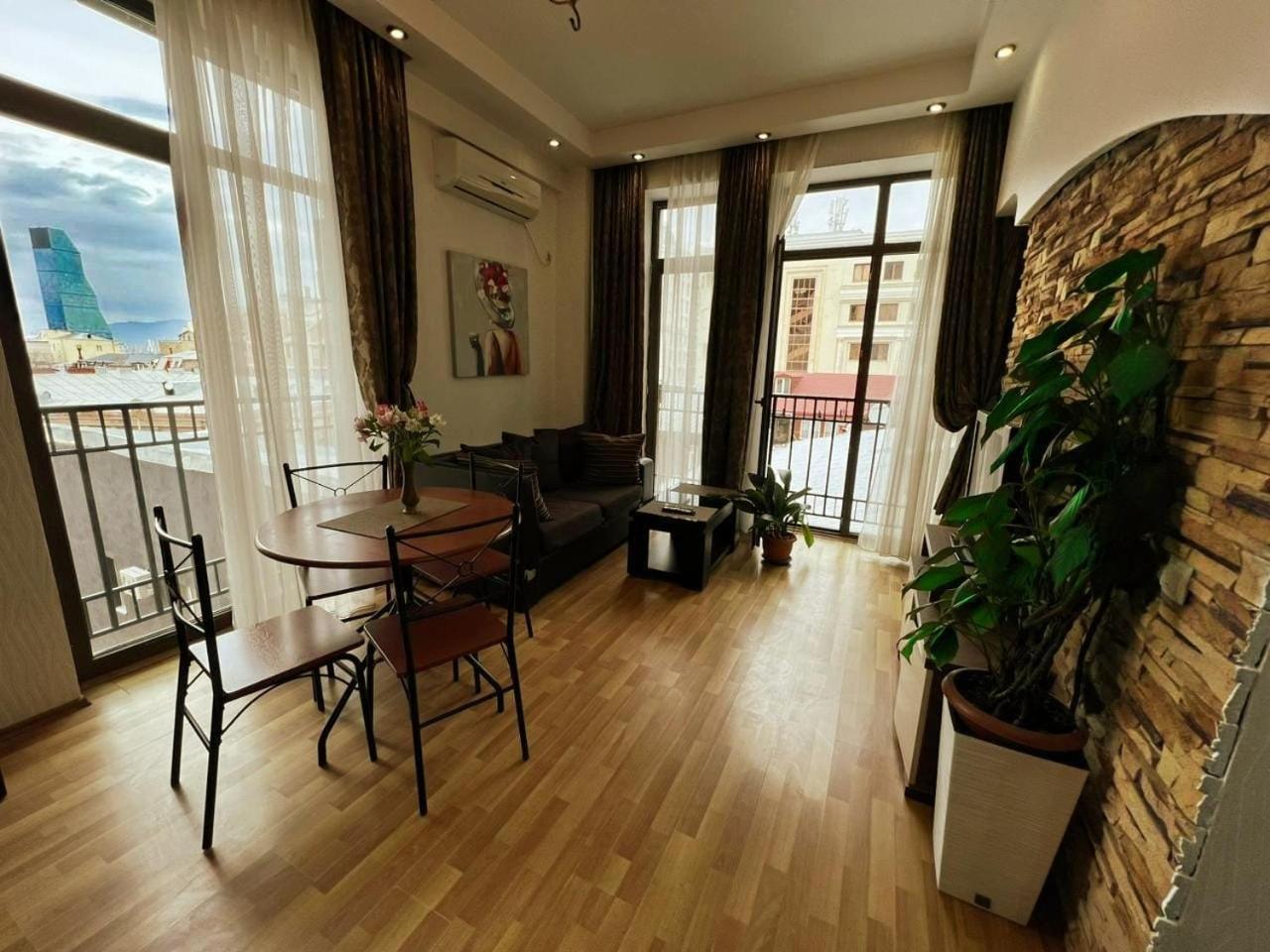 Cozy Apartment In The City Center Mtatsminda Tbilissi Extérieur photo