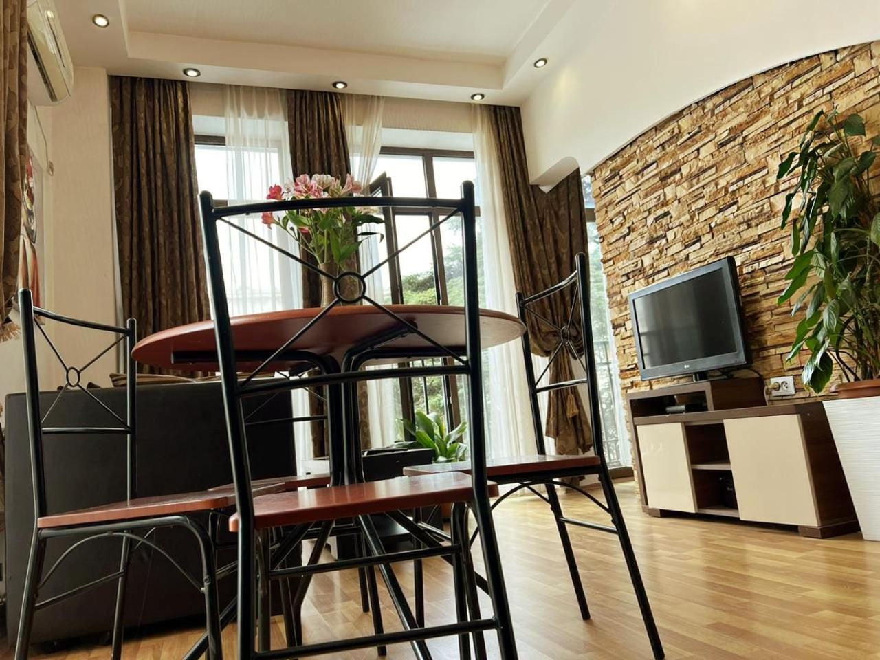 Cozy Apartment In The City Center Mtatsminda Tbilissi Extérieur photo